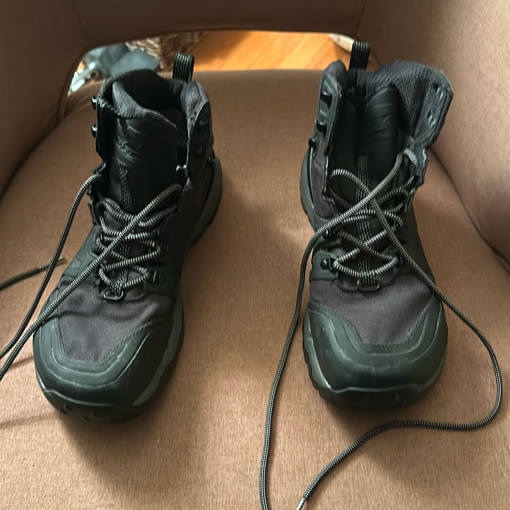 Altra Tushar boots. New condition